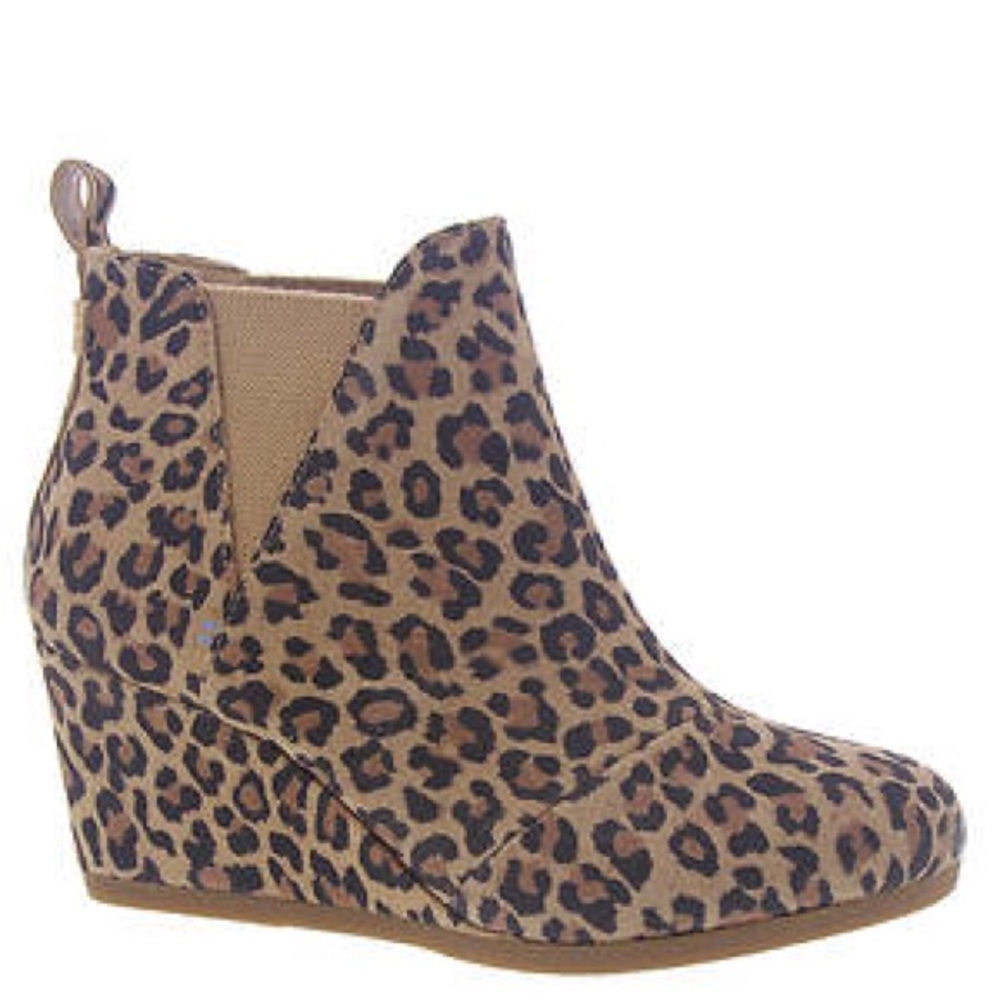 Women’s 7.5 Leopard print wedge bootie